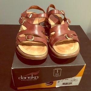 Dansko Laney brown sandal NWT, size 37
