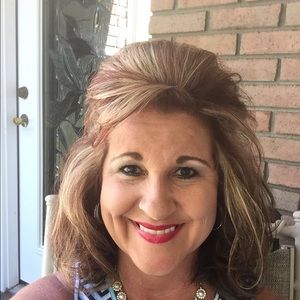 Meet your Posher, Debbie