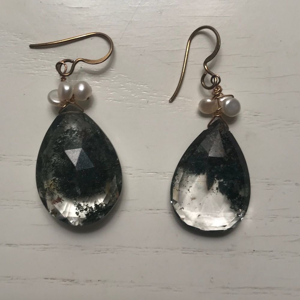Beautiful quartz and pearl drop earring