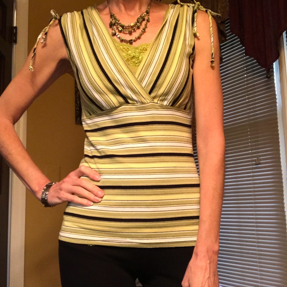 HOLD - ⬇️ 2 FOR $10 / Unique Top