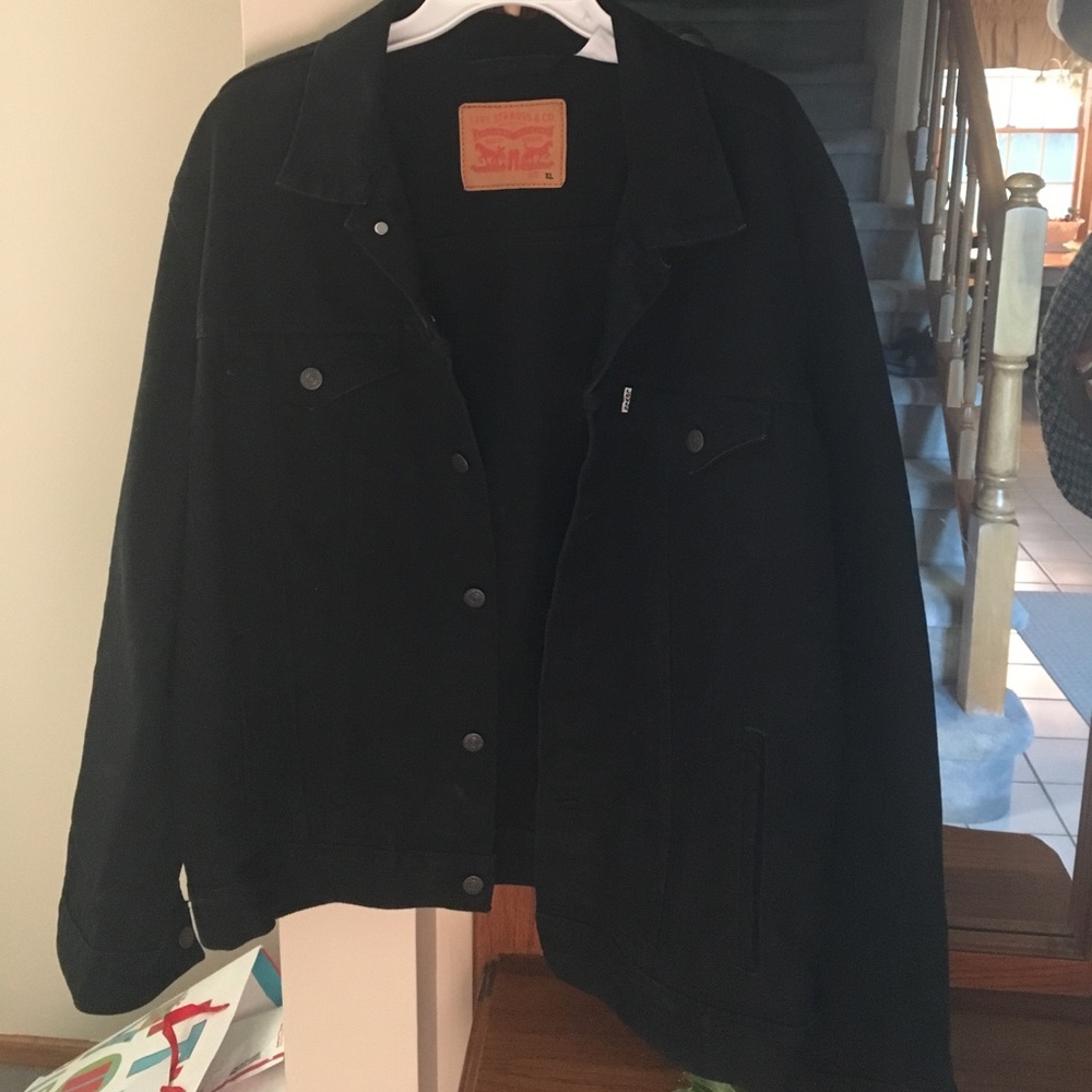 Men's LEVI black jean jacket