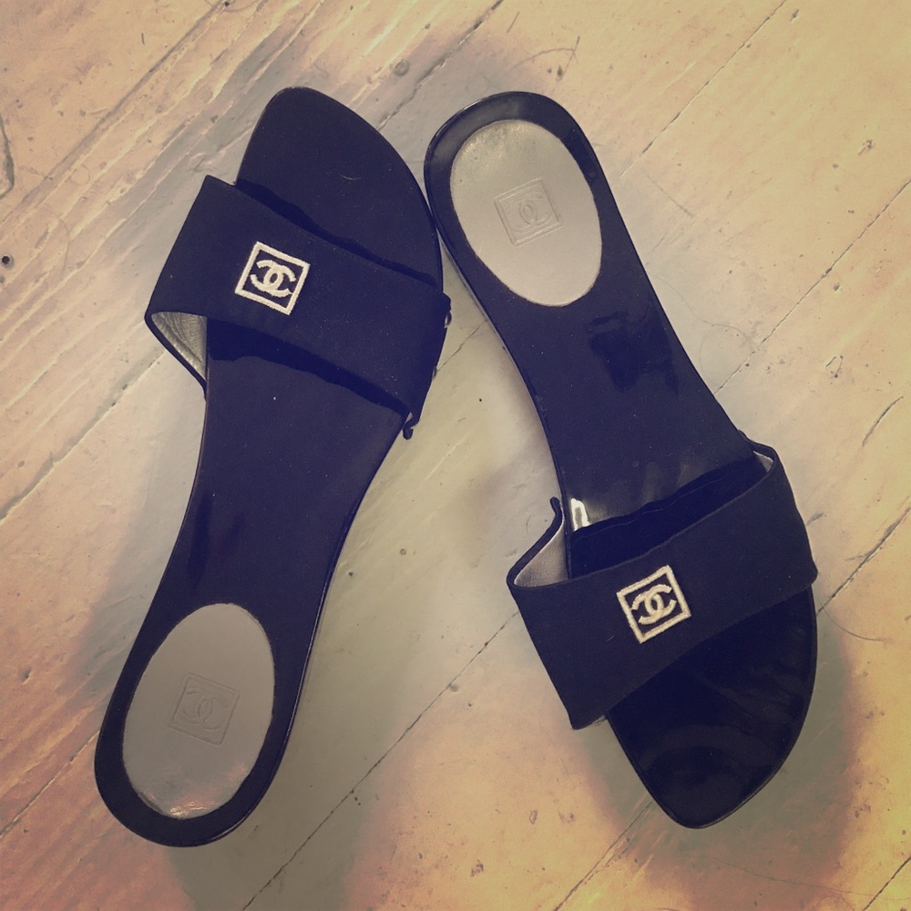 Chanel slides
