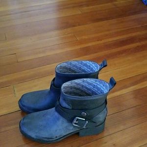Ankle rain  boots worn once..very cute