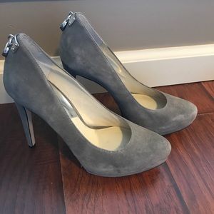Michael Kors grey pumps