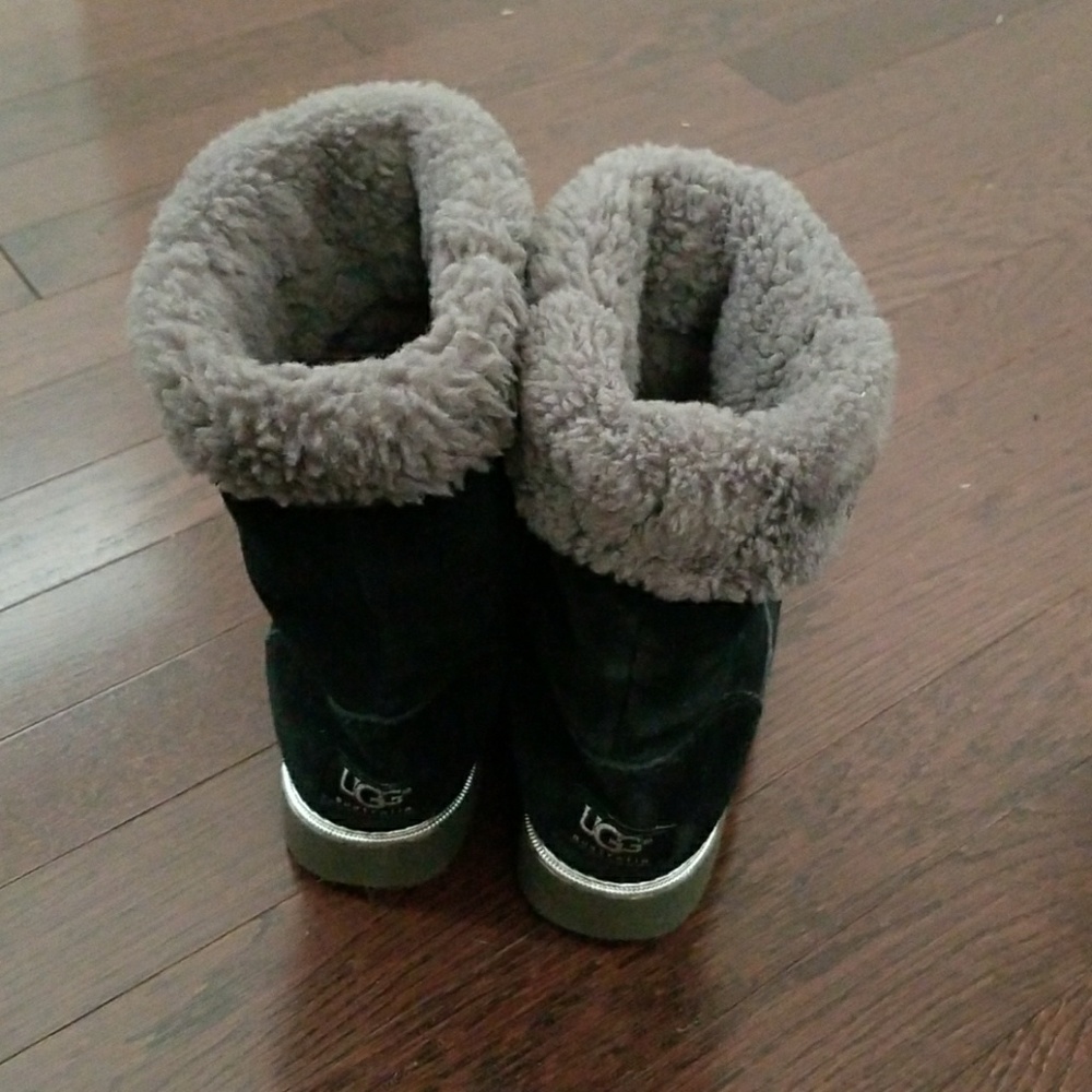 Kids  Black Uggs size 3