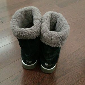 Kids  Black Uggs size 3
