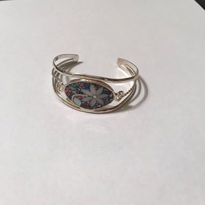Silver Bracelet with lovely flower shell design