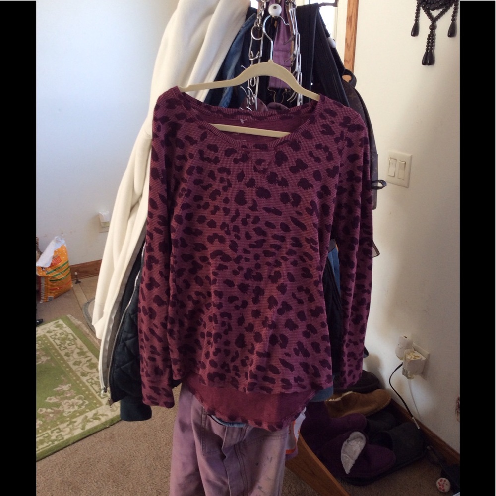 Cute burgundy leopard light thermal shirt.