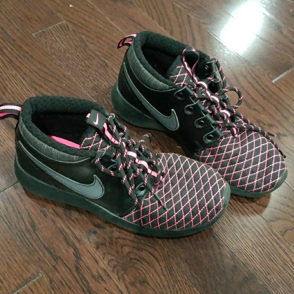 GIRL'S NIKE HIGH TOPS