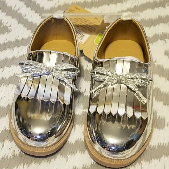 CRAZY 8 Metallic Fringe Oxfords! - Picture 2 of 5