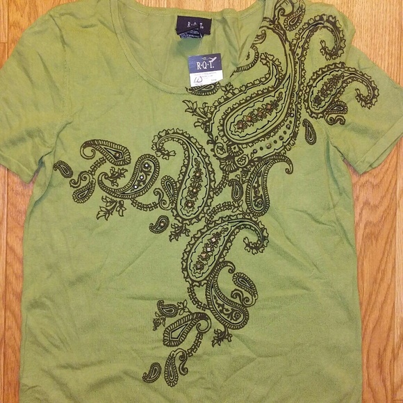 NWT RQT Screen Print Top. - Picture 1 of 1