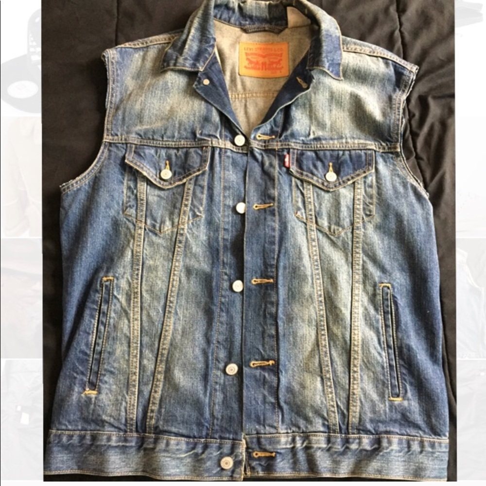 Men’s Levi denim vest