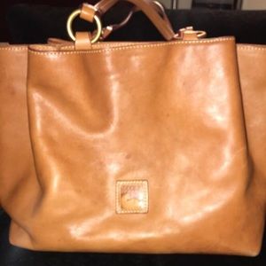 Dooney & Bourke large zip Barlow