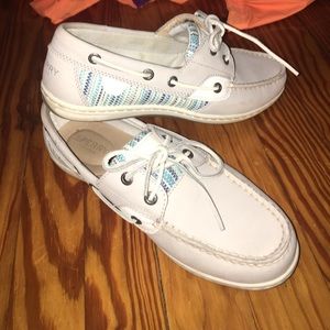 BEAUTIFUL SPERRY top sided light grey boat shoes