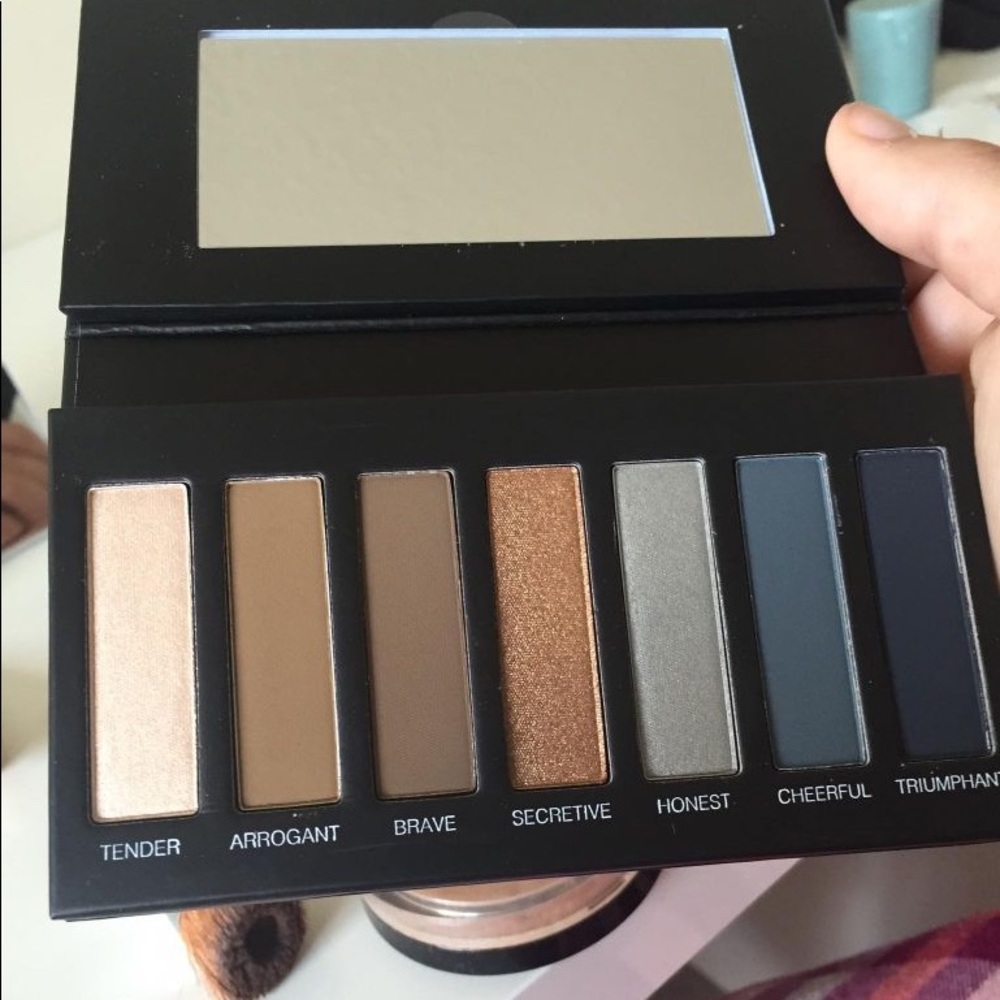 Younique Moonstruck Palette 4