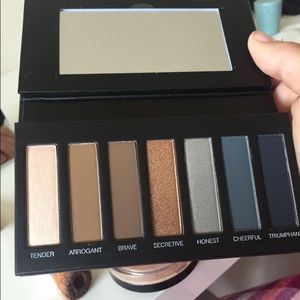 Younique Moonstruck Palette 4