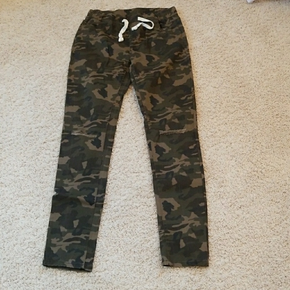 Price drop!!!! BOUTIQUE CAMO PANTS