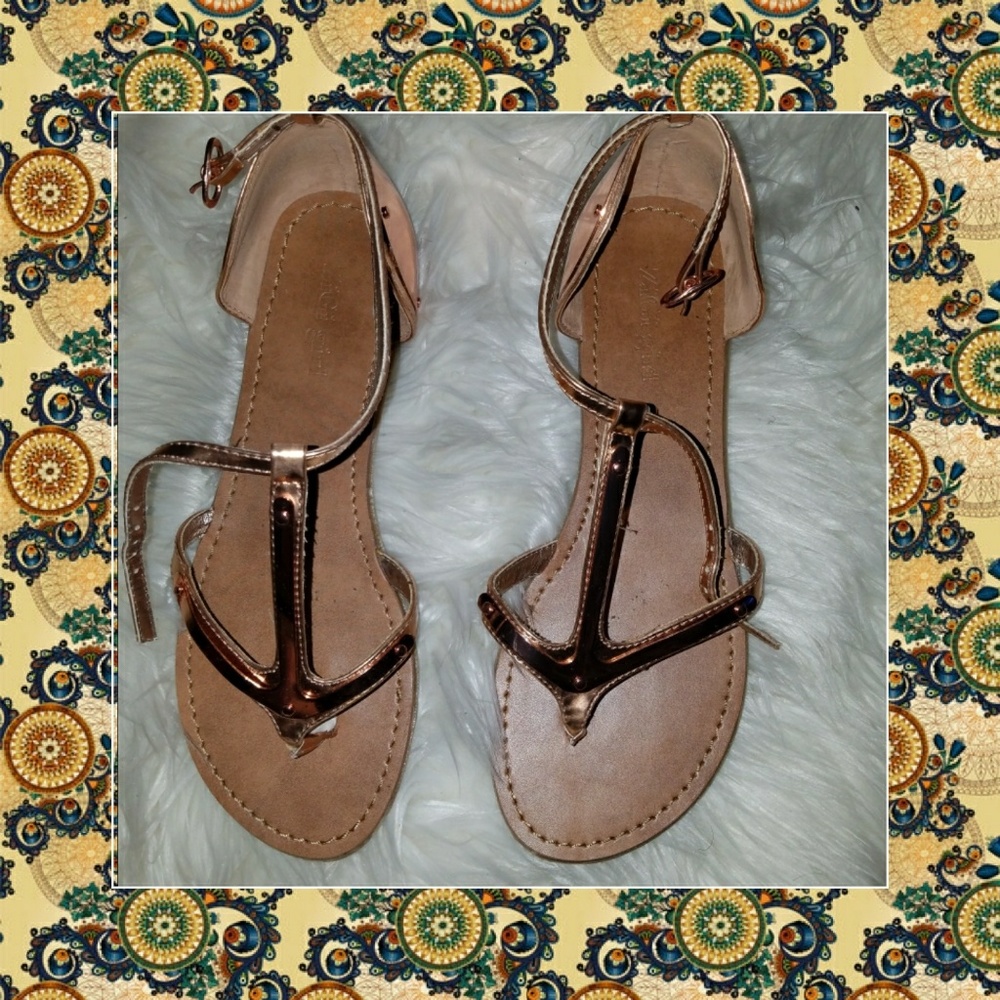 Free 🎁with purchase. Zigi Soho Rose Gold sandal