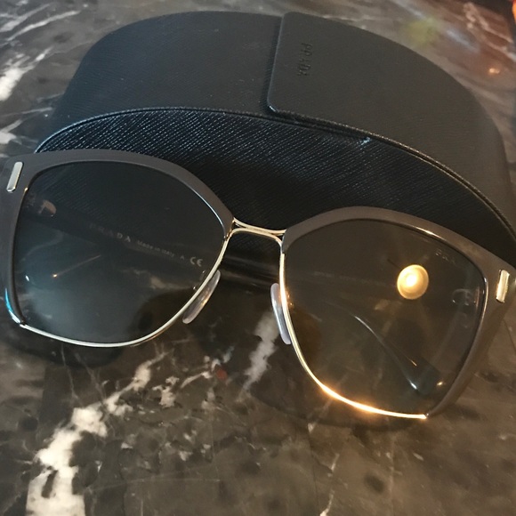 PRADA SUNGLASSES - Picture 4 of 4