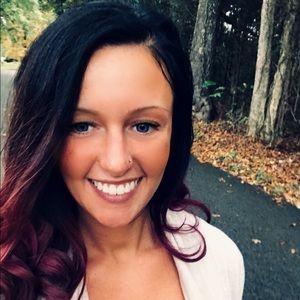 Meet your Posher, Alexis