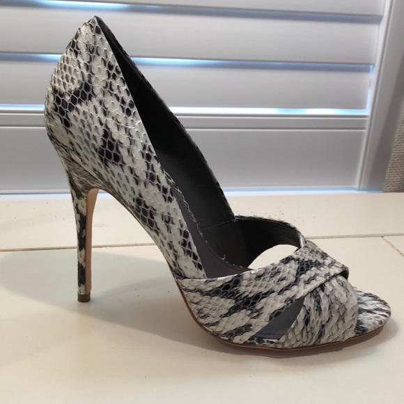 Tory Burch Shoes - Brand NEW In box Tory Burch Amira heels