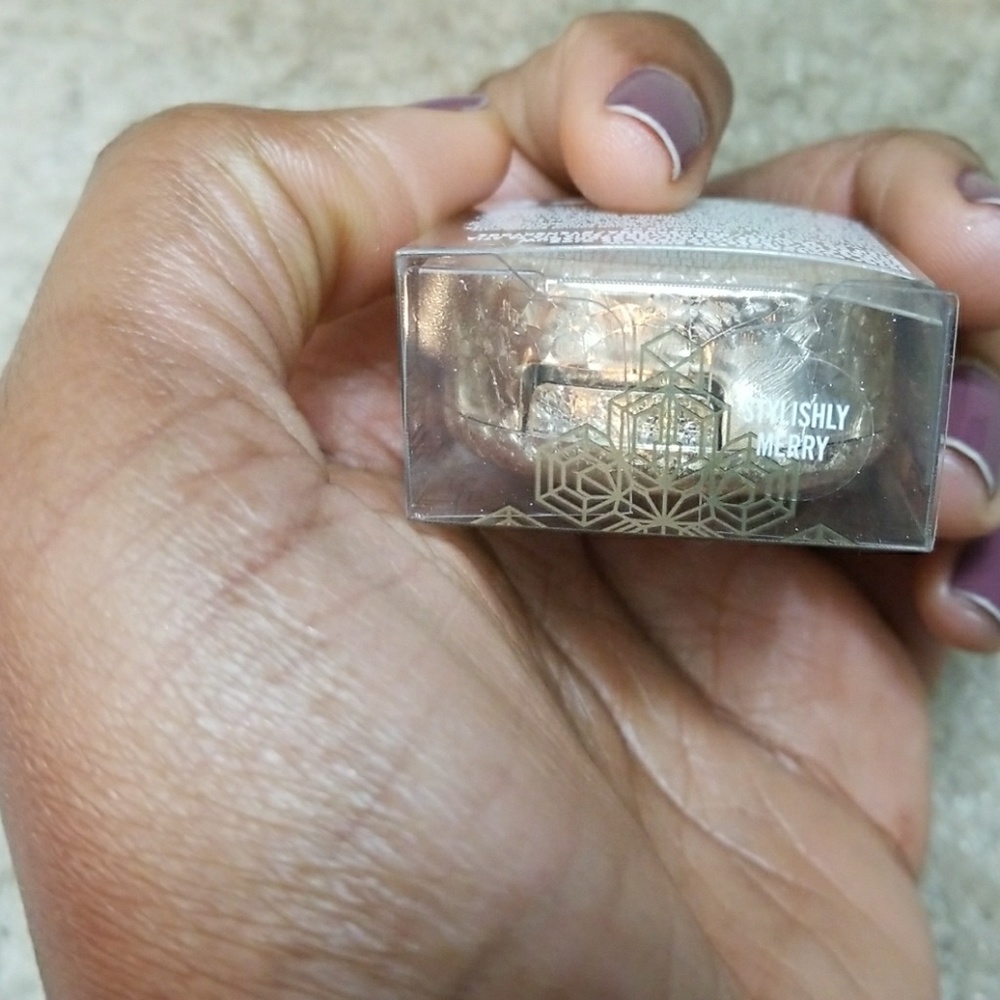 BNIB Mac Stylishly Merry Eyeshadow