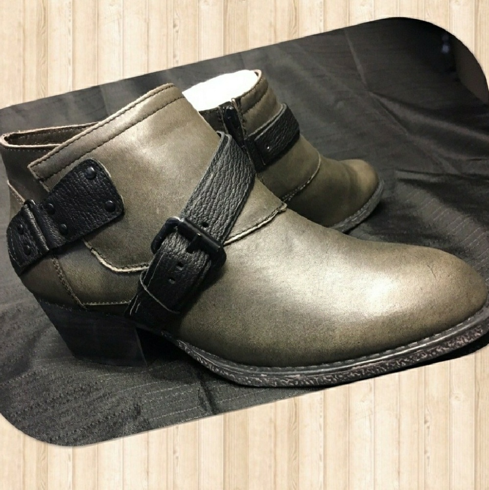 New With Box Size 8.5 Ankle Boots