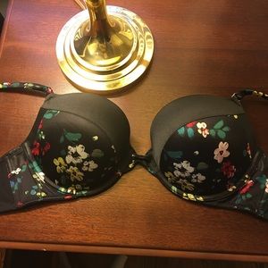 Victoria Secret Push Up Bra Size 32 DD 🌹🌹