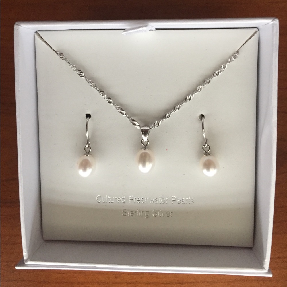 Pearl Earrings & Necklace Set