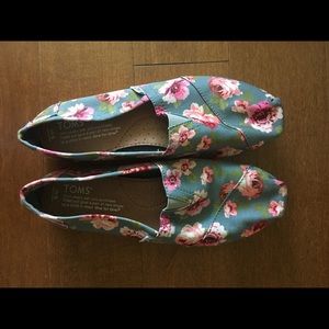 TOMS Floral Print Slip-on US size 6