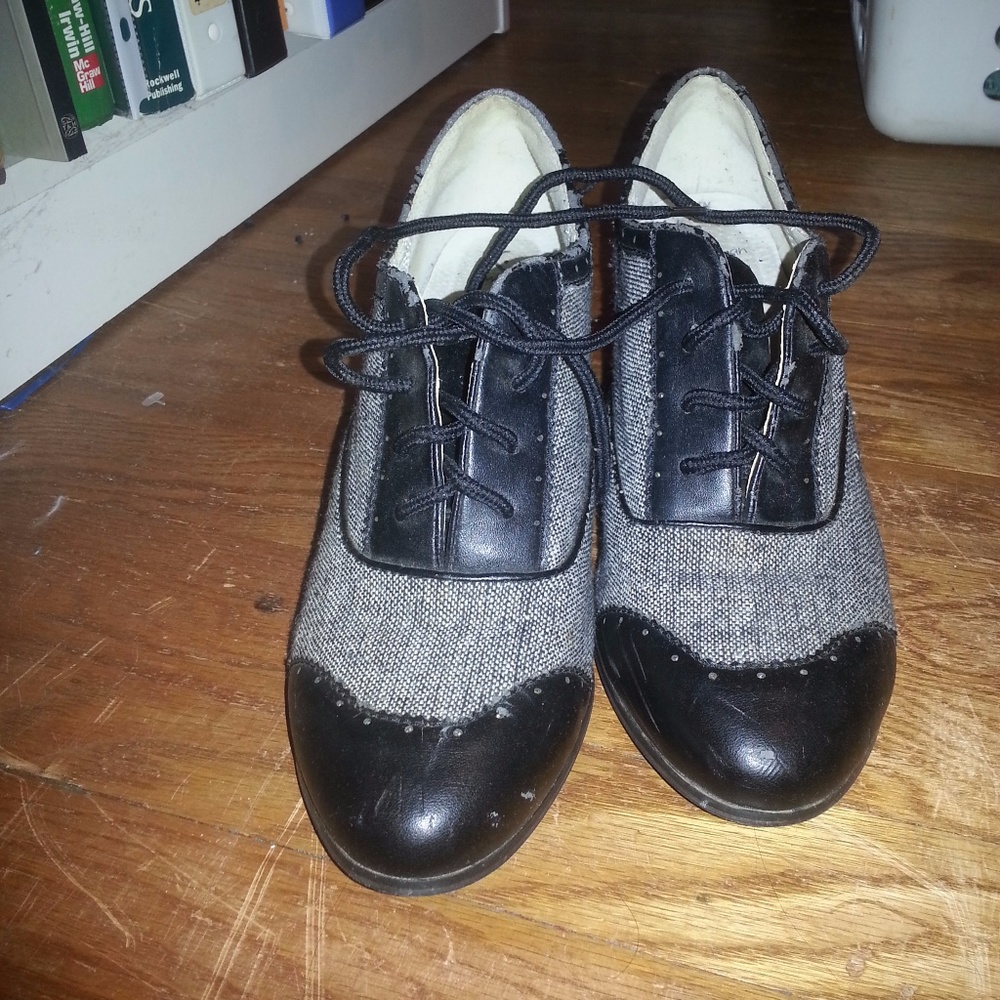 *Donating Soon!* Black & gray heeled oxfords