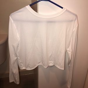 Lululemon cropped perf long sleeve