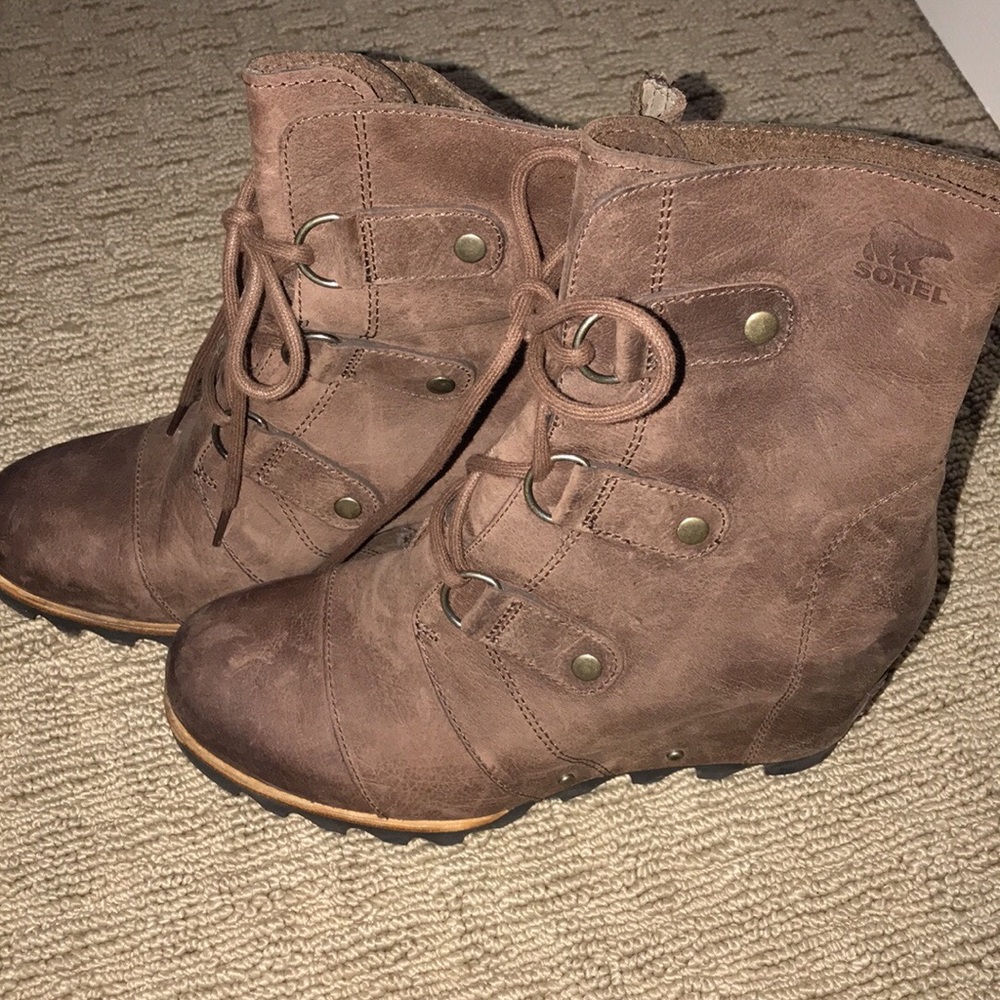 Sorel Boots Size 8.5 brown