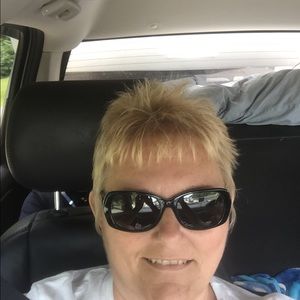 Meet your Posher, Demaris