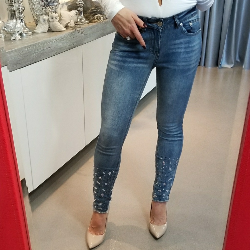 🔴LAST 1🔴 RHINESTONE & BEAD JEANS - Picture 3 of 4
