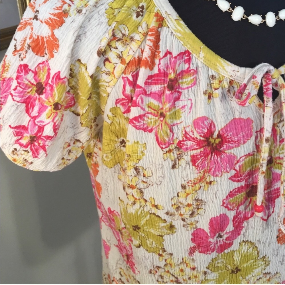 ⭐️BASIC EDITIONS FLORAL TOP 💯AUTHENTIC - Picture 2 of 6