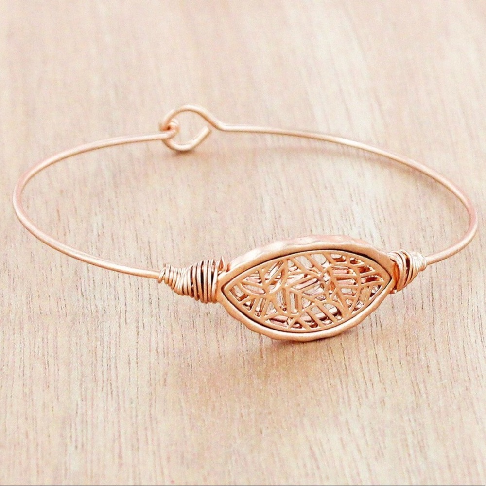 🚨SALE🚨Rose Goldtone Leaf Bracelet