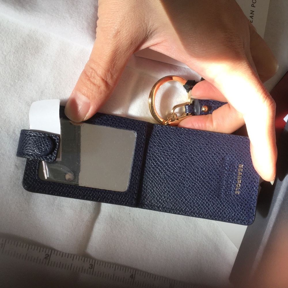 Beanpole - Picture 3 of 6