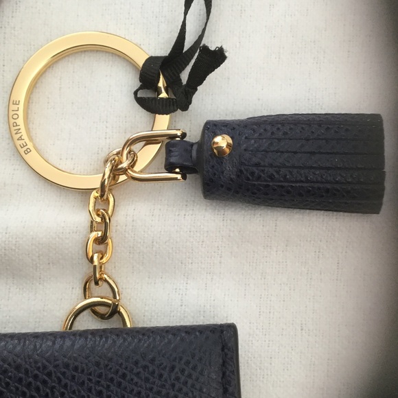 Beanpole - Picture 2 of 6