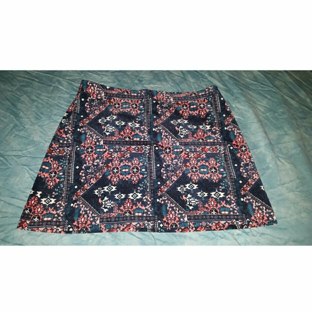 SOLD ON DEPOP!!! H+M carpet mini skirt