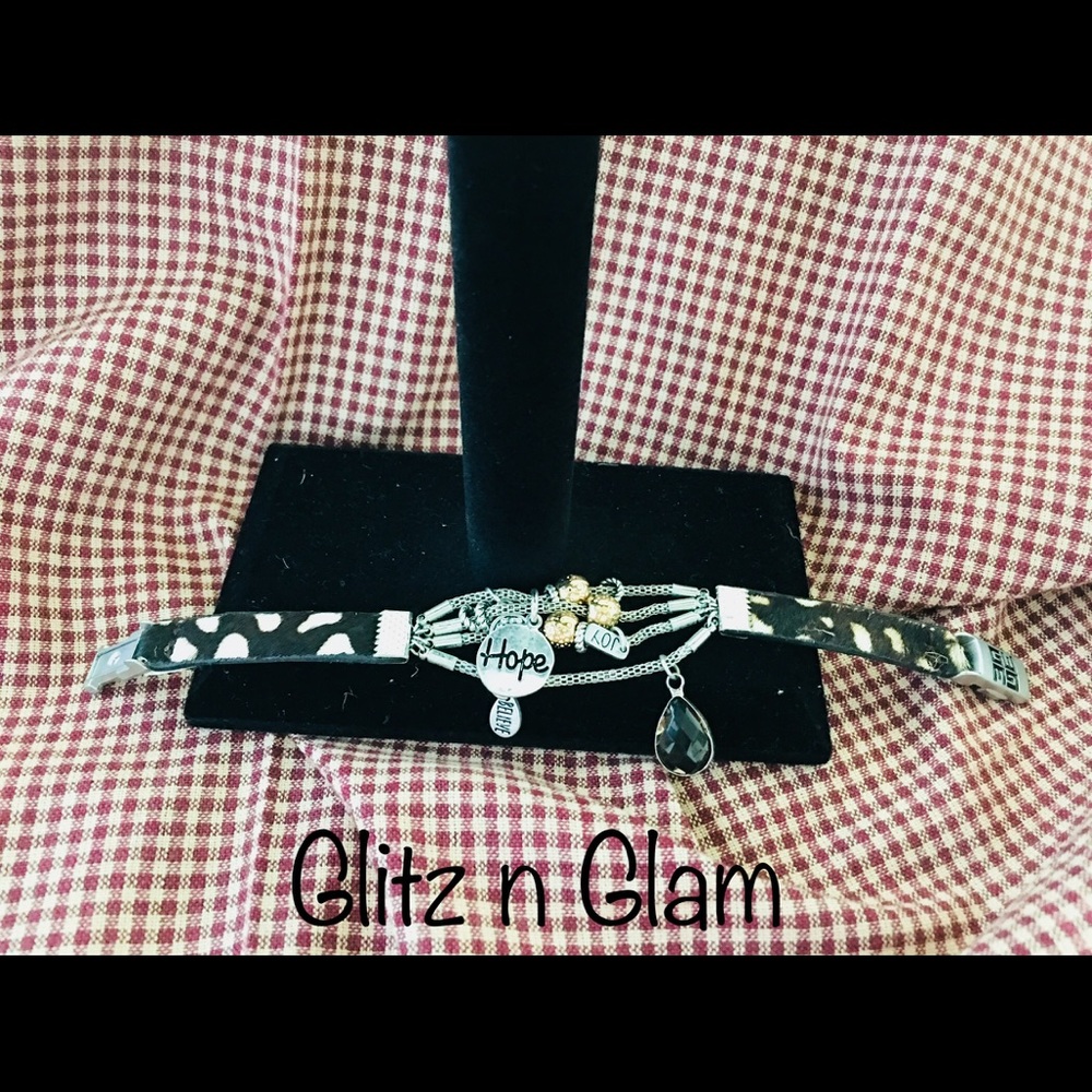 . 🚨ONLY ONE LEFT🚨..........BRACELET