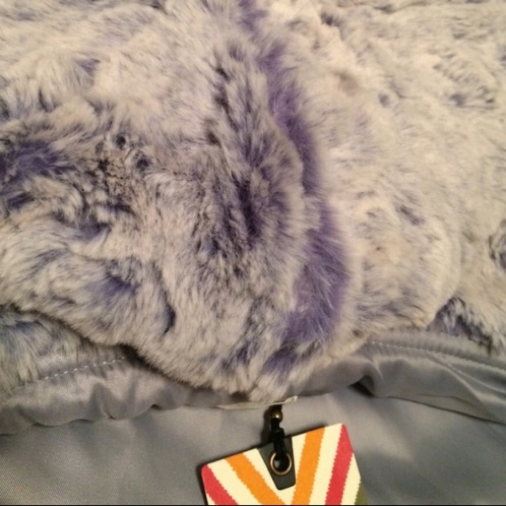 Fur vest with hood in Chambray by Dylan - Picture 4 of 6