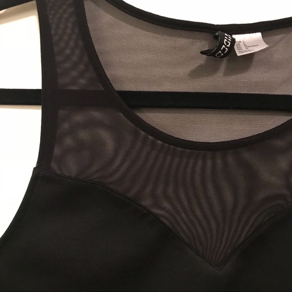 SOLD - 🆓 H&M - Mesh Crop Top - Picture 4 of 5