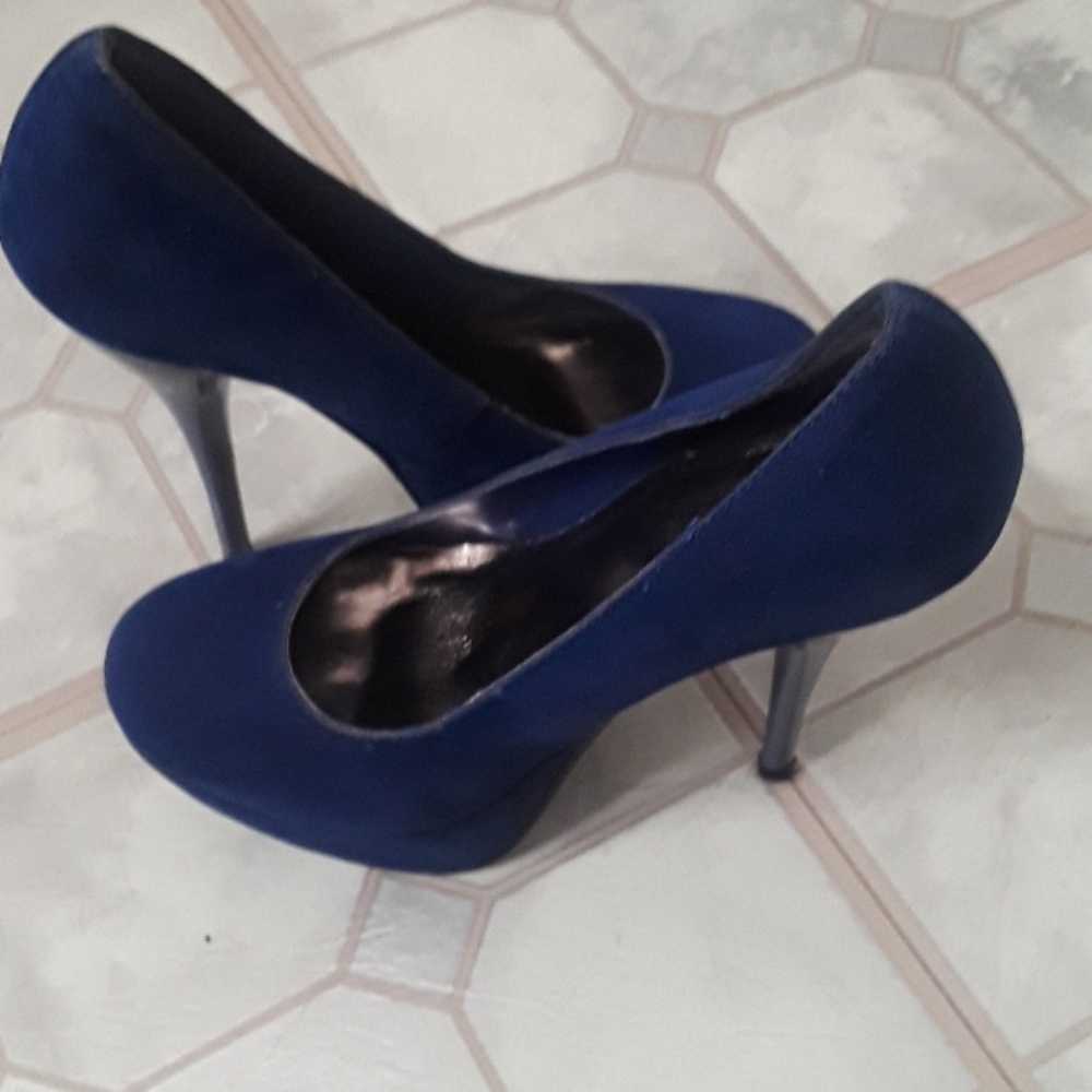 Suide Navy Blue Heals