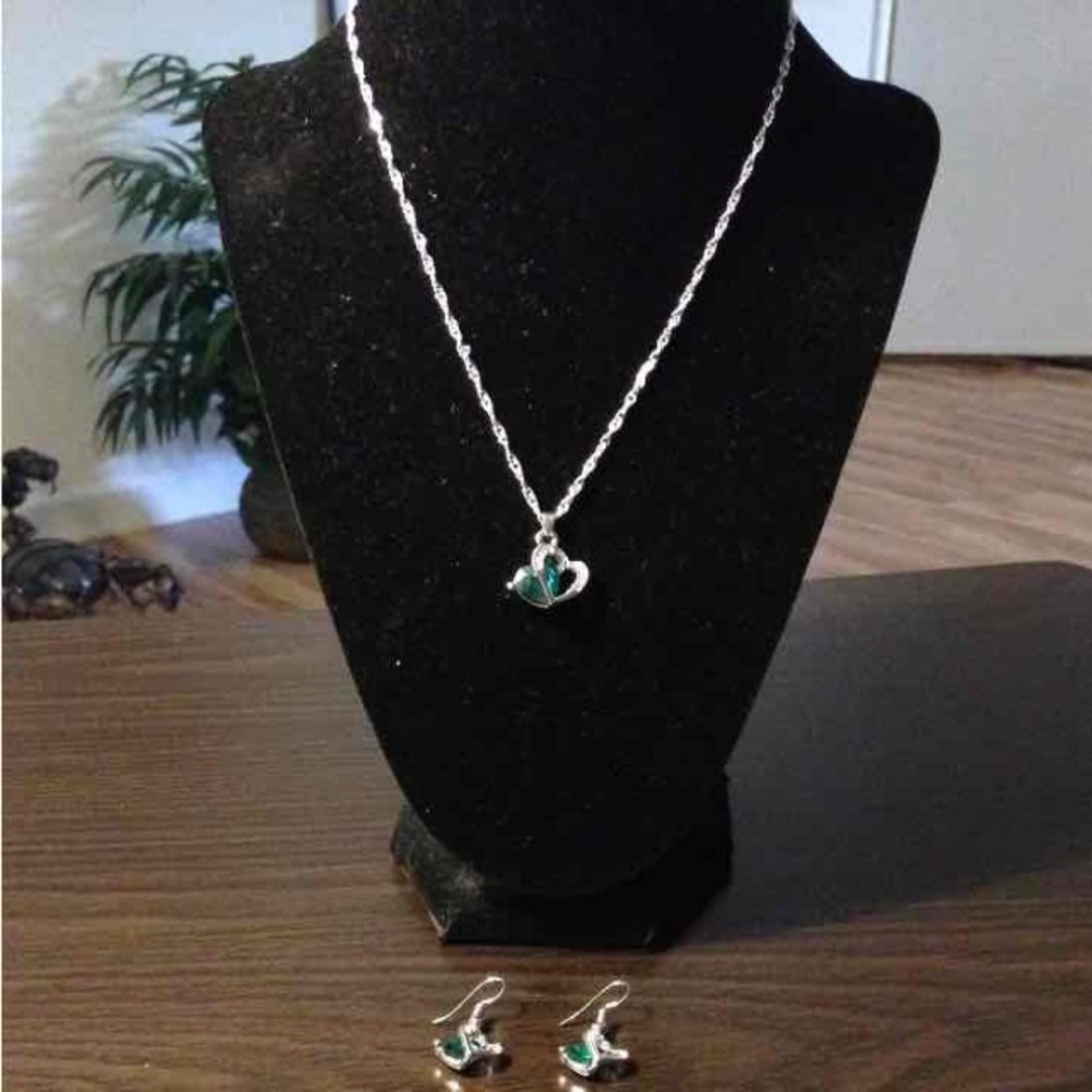 Dainty Earring & Necklace Set