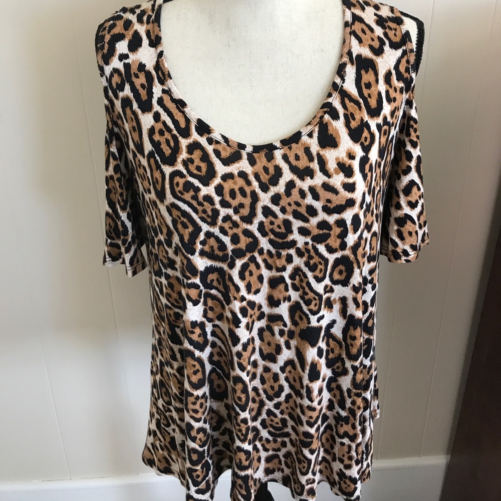 💥FLASH Scoop neck leopard print tee