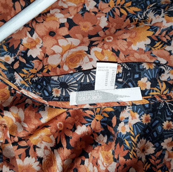 Forever 21 top with open back - Picture 3 of 3