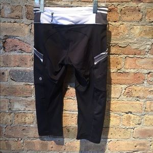 lululemon athletica Pants - Lululemon black and white legging, sz 2, 55326 lululemon athletica Pants - Lululemon black and white legging, sz 2, 55326