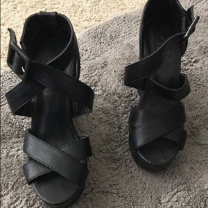 Black wedges
