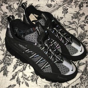 Nike air humara supreme